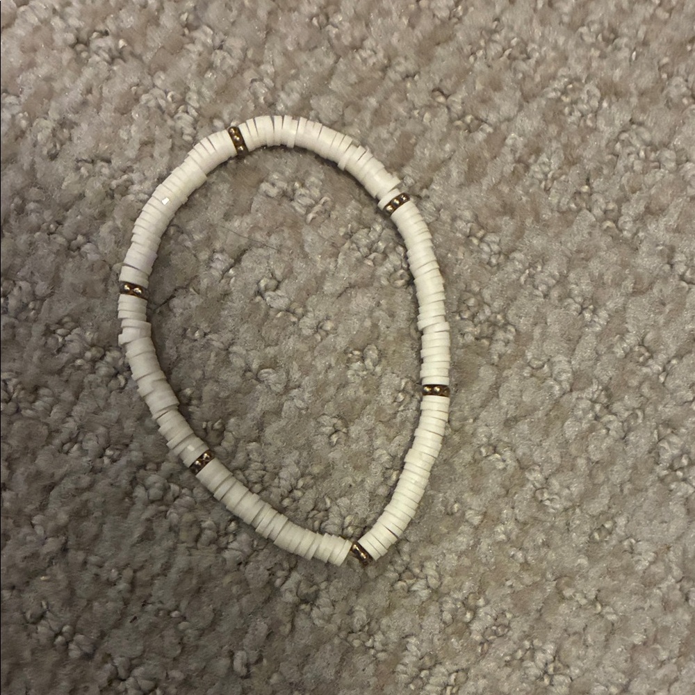 Elegant White Beaded Bracelet
